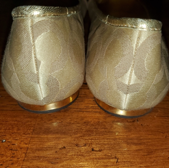 EUC Coach tan/gold monogram flats - Picture 4 of 5